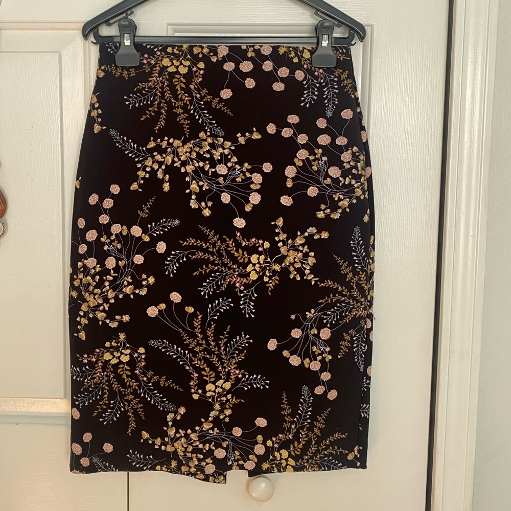 Philosophy Pencil Skirt size 2, price reflects that it’s gently worn